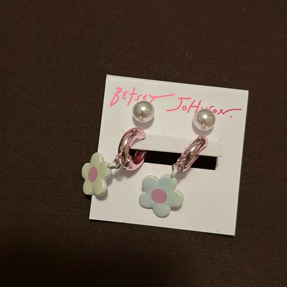 Jewelry - Betsy Johnson Earring